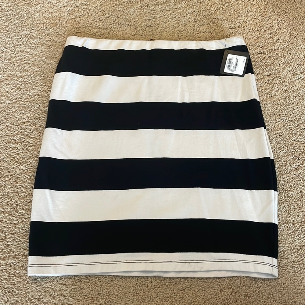 Nordstrom black and white striped skirt